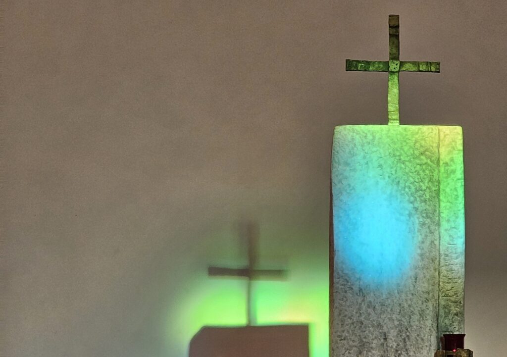 Kloster Ilanz Kirche Tabernakel Kreuz Schatten