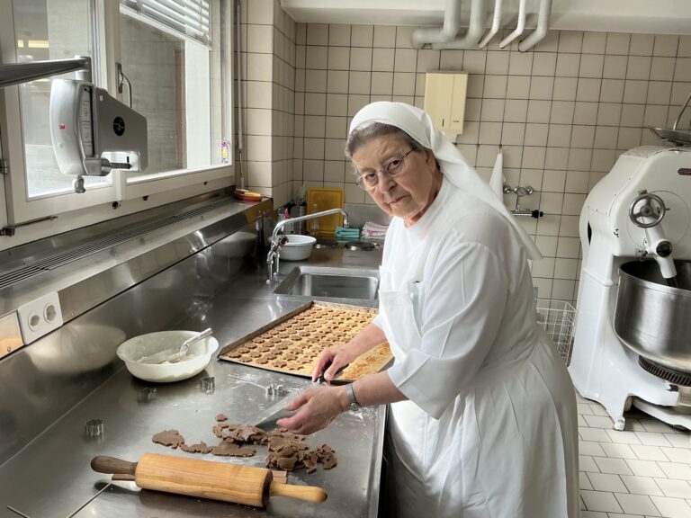Kloster Ilanz Klosterbaeckerei Sr Mengia Bundi