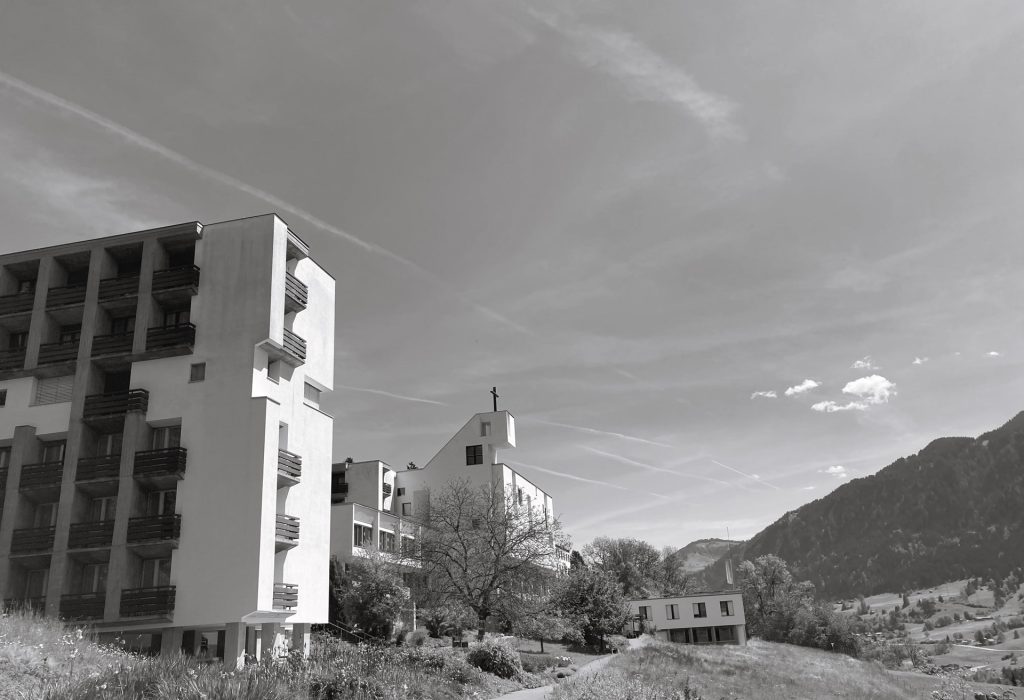 Kloster Ilanz Kubismus Zellentrakt Wohnen Kirche Schule
